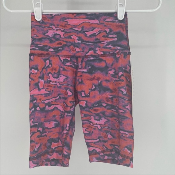 LULULEMON NWT WUNDER TRAIN HIGH RISE RISE BIKE SHORT 8” CHROMA CLASH MULTI PRINT - Picture 4 of 7